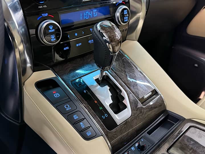 Toyota Vellfire, 2022 — фото 6 из 9