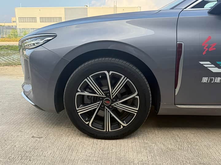 Hongqi H5 Hybrid, 2025 — фото 7 из 9