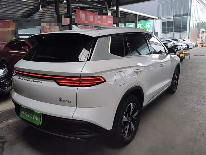 BYD Song Pro Hybrid, 2024 — фото 7 из 9