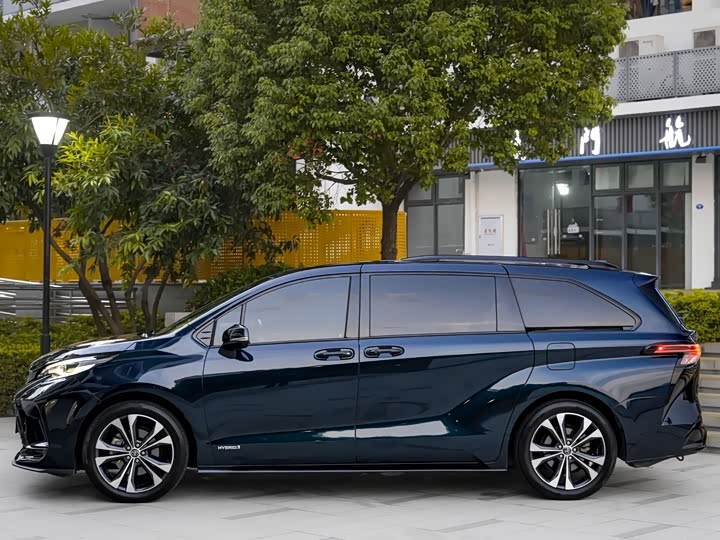 Toyota Granvia, 2022 — фото 7 из 9
