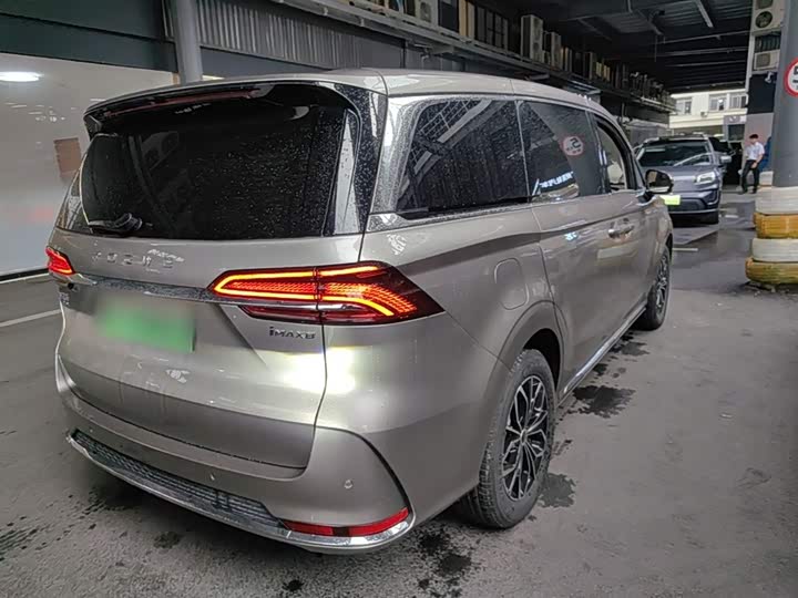 Roewe iMax 8 EV, 2024 — фото 5 из 9