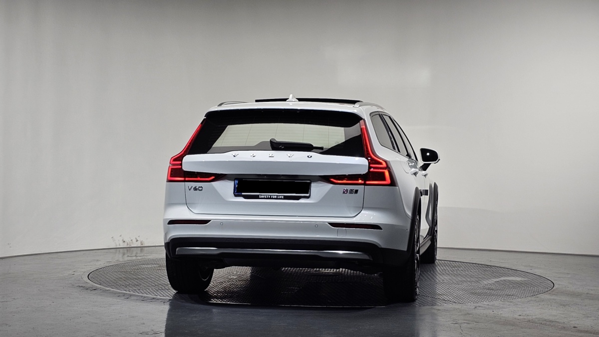 Volvo V60, 2024 — фото 4 из 12