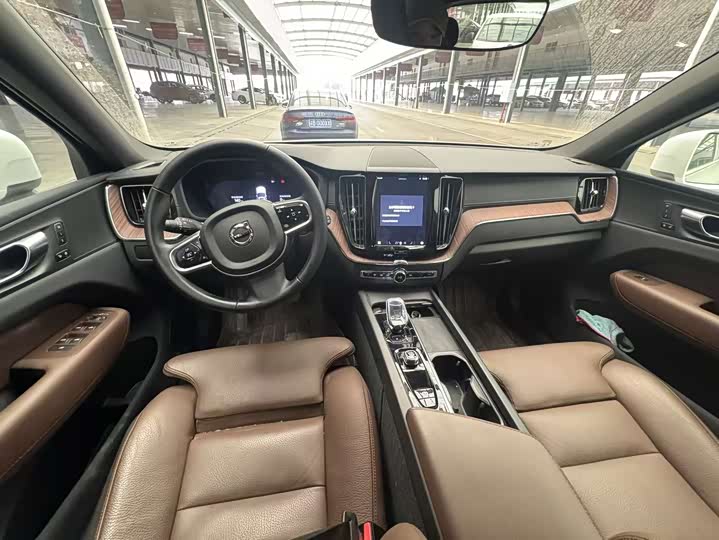 Volvo XC60 Hybrid, 2025 — фото 5 из 9