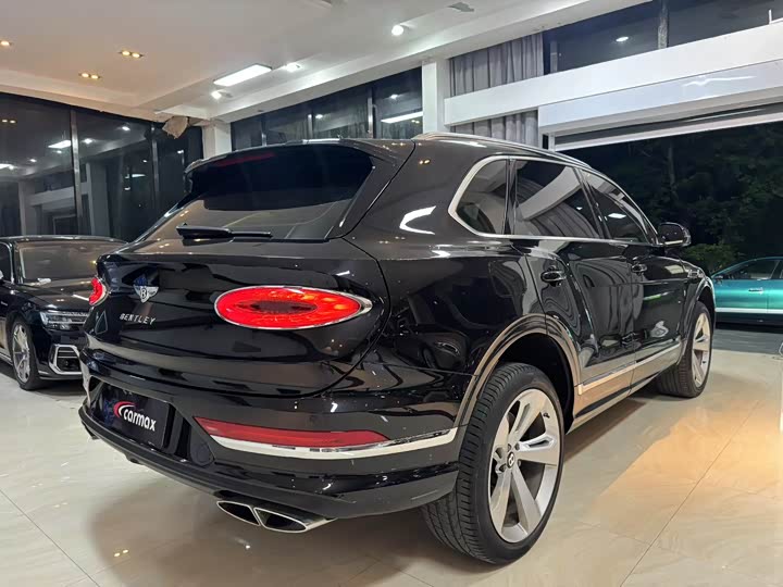 Bentley Bentayga, 2022 — фото 8 из 9