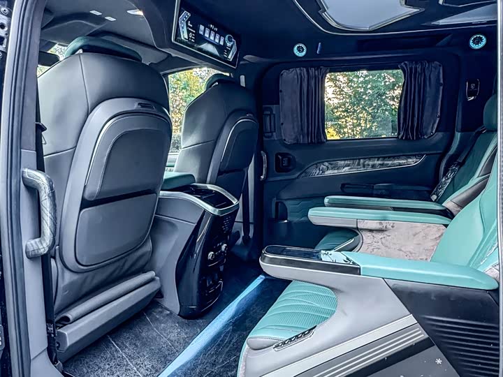 Ford Tourneo, 2026 — фото 8 из 9