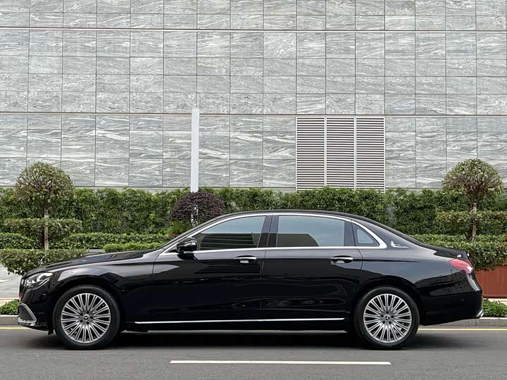 Mercedes-Benz E-Class, 2023 — фото 2 из 9
