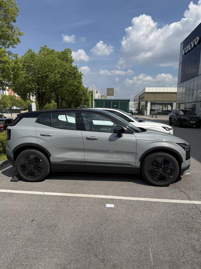 Volvo EX30, 2025 — фото 4 из 6