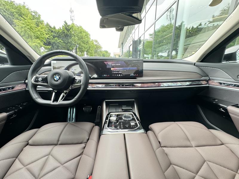 BMW 7 Series, 2025 — фото 7 из 12