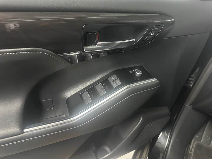 Toyota Crown Kluger, 2022 — фото 4 из 9