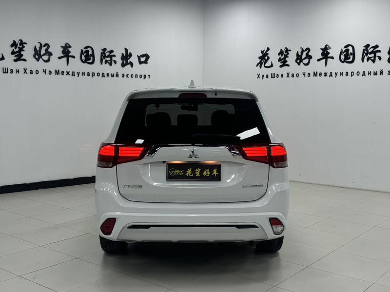 Mitsubishi Outlander, 2022 — фото 5 из 12