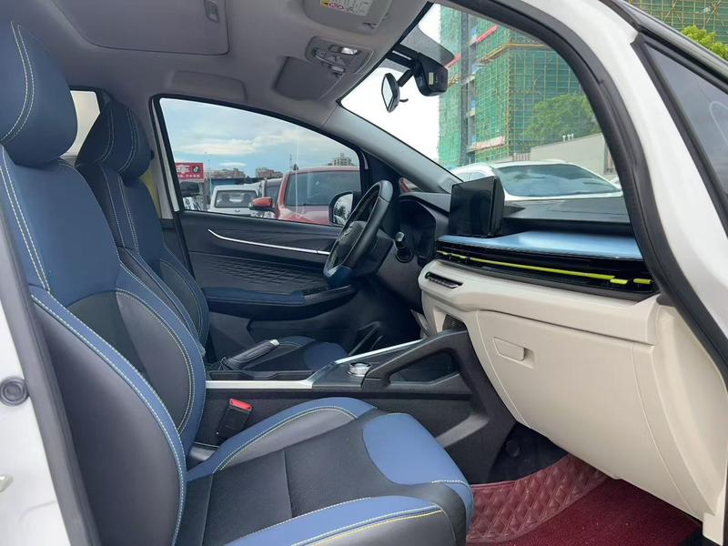 Geely Geometry EX3, 2022 — фото 8 из 10