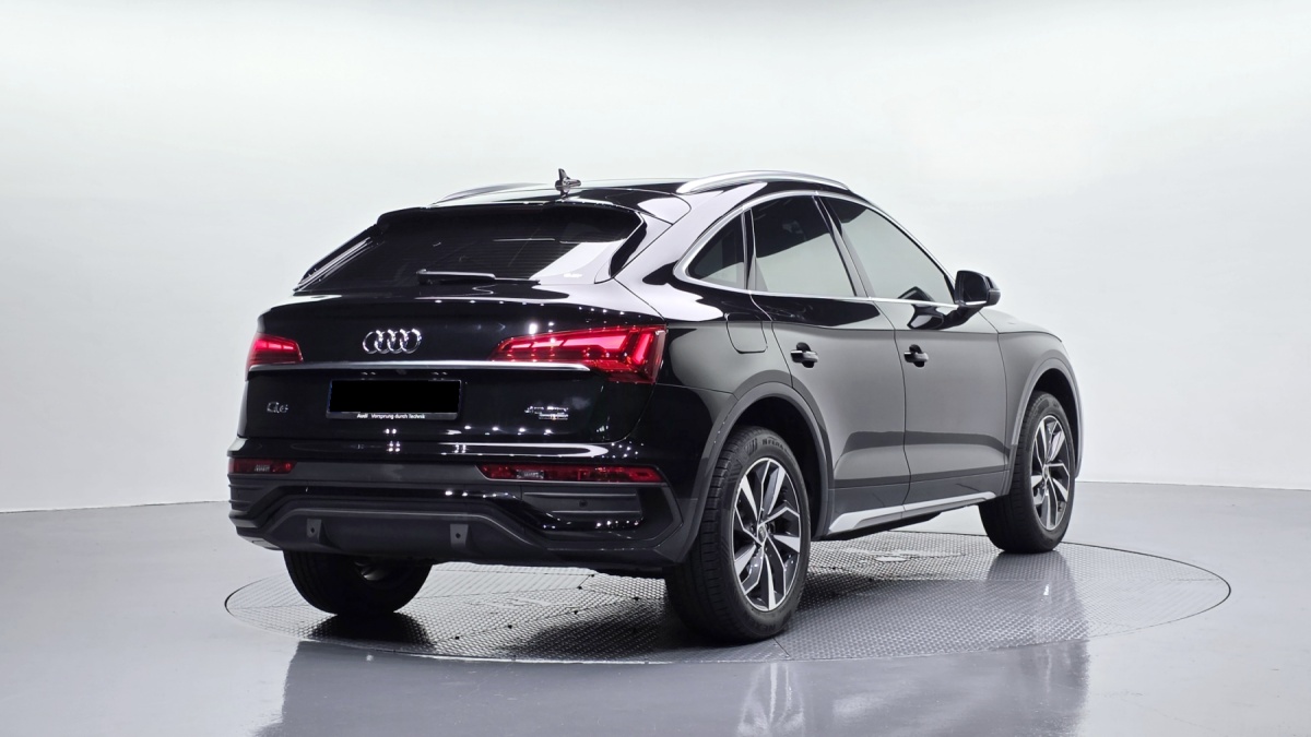 Audi Q5, 2022 — фото 2 из 12