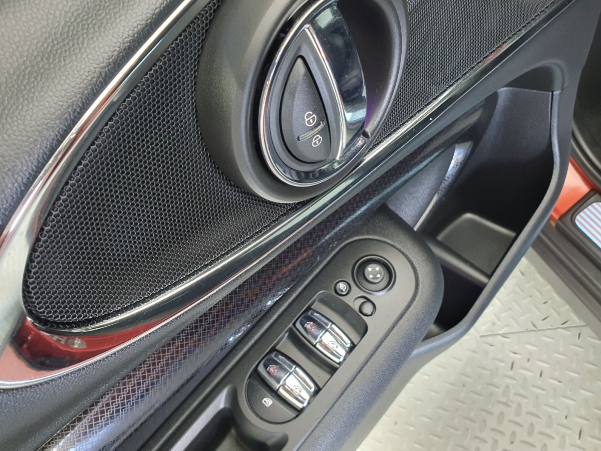 Mini Clubman, 2023 — фото 10 из 12