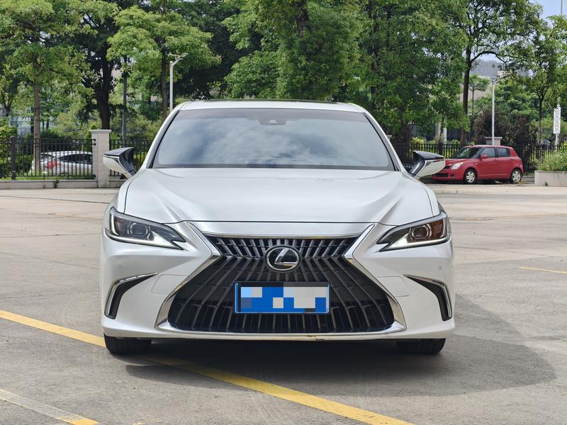 Lexus ES, 2023 — фото 2 из 11