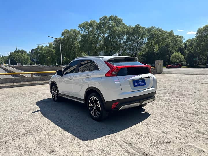 Mitsubishi Eclipse Cross, 2022 — фото 8 из 9