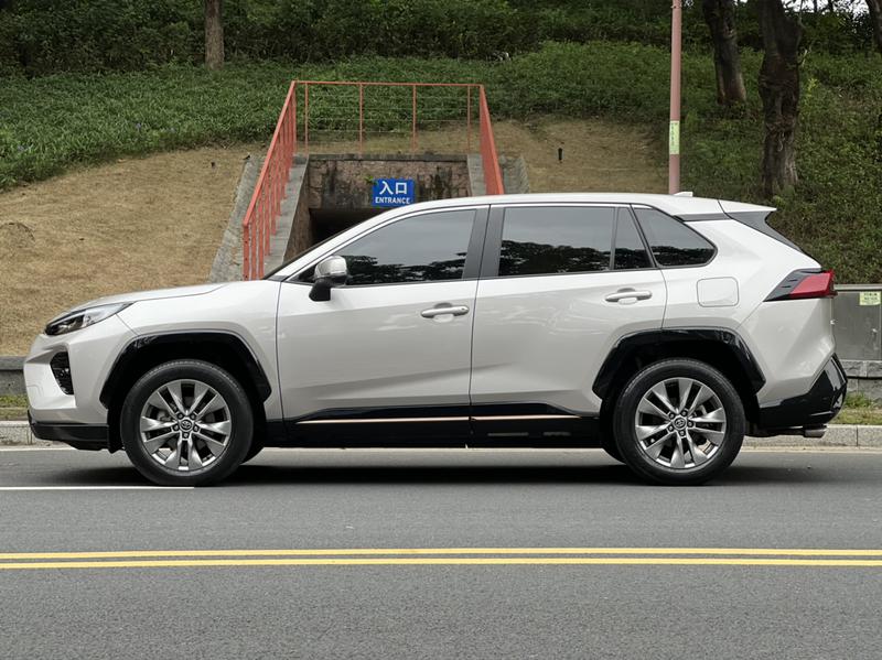 Toyota Wildlander, 2024 — фото 3 из 12