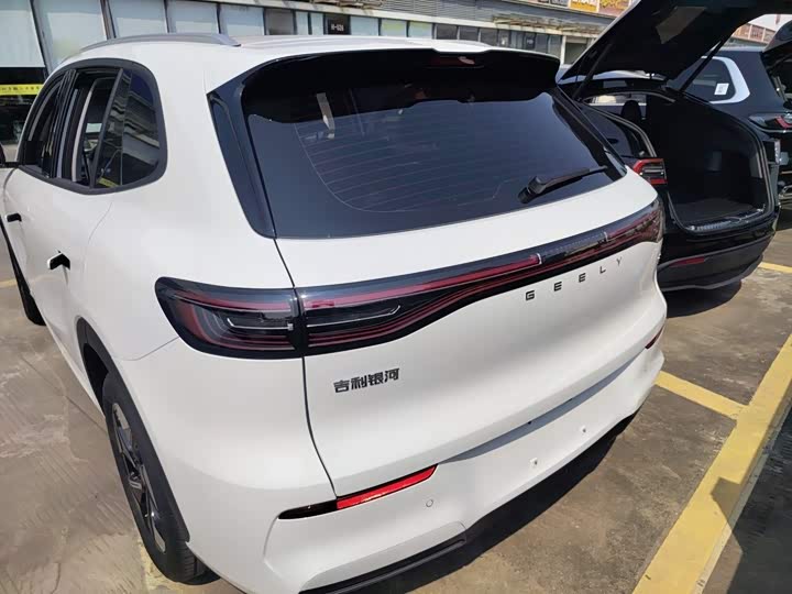 Geely Galaxy E5, 2025 — фото 6 из 9