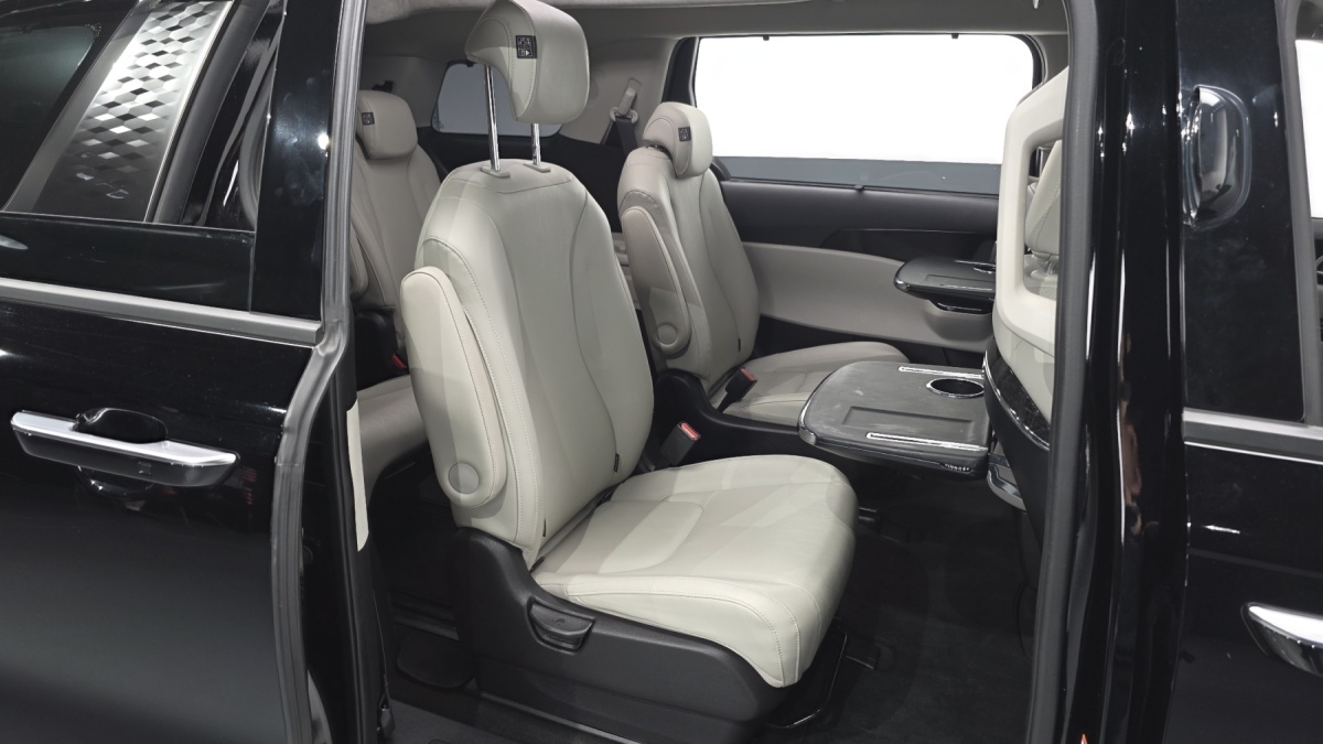 Kia Carnival, 2023 — фото 12 из 12