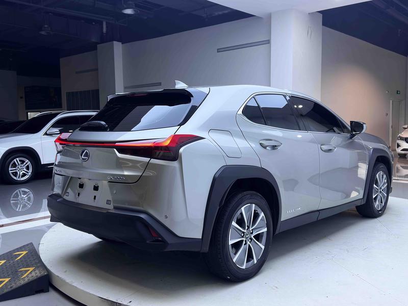Lexus UX Hybrid, 2022 — фото 7 из 12