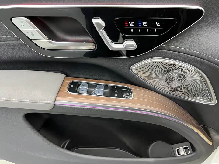Mercedes-Benz EQS SUV, 2025 — фото 5 из 9