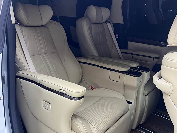 Toyota Vellfire, 2022 — фото 8 из 9