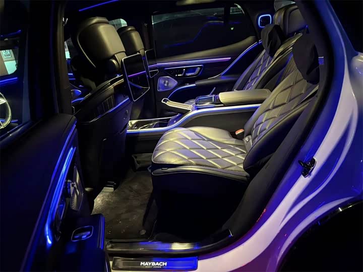 Mercedes-Benz Maybach EQS SUV, 2025 — фото 7 из 9