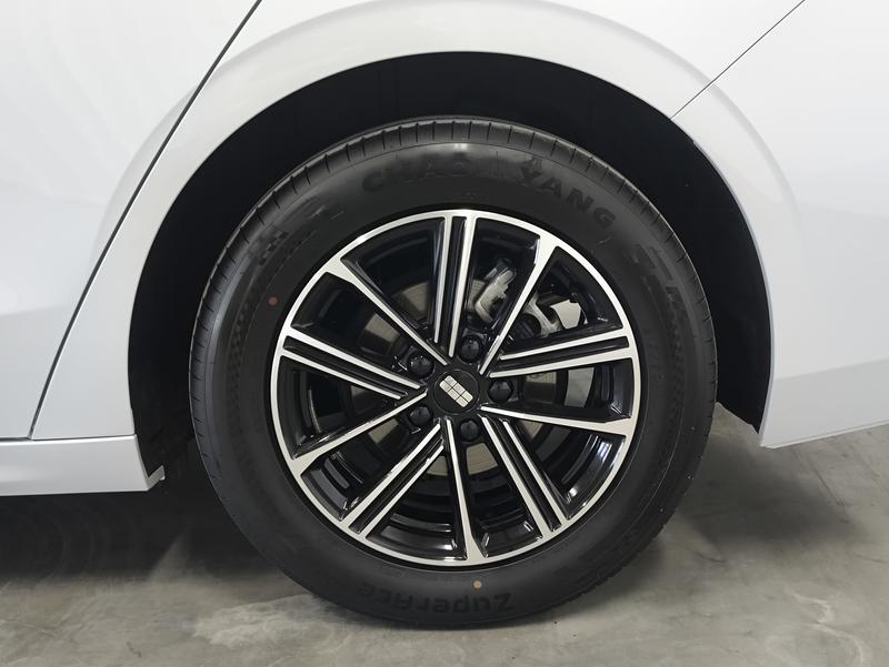 Geely Galaxy A7, 2025 — фото 11 из 12