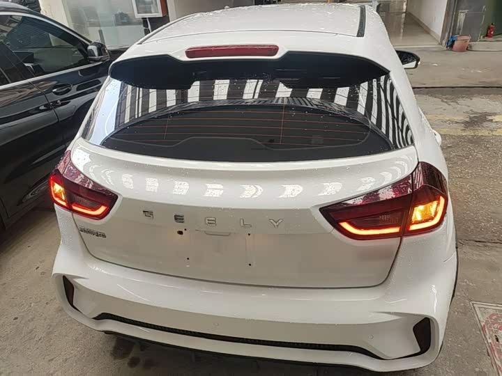 Geely Geometry EX3, 2022 — фото 6 из 9
