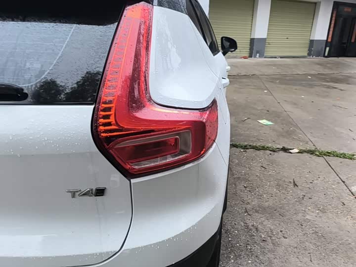 Volvo XC40, 2022 — фото 8 из 9