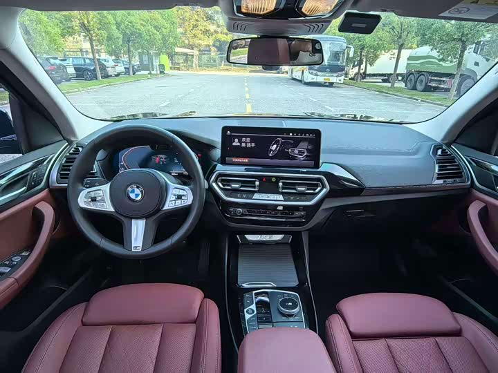 BMW iX3, 2024 — фото 3 из 5