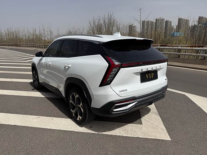 Geely Atlas L, 2024 — фото 7 из 9