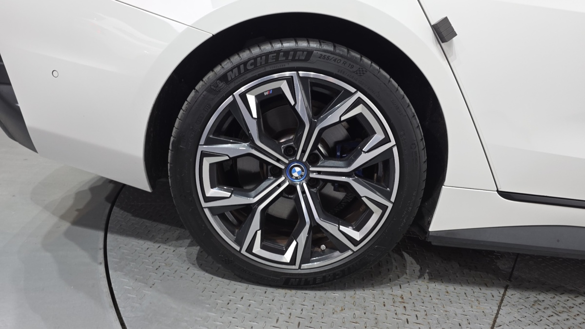 BMW i4, 2023 — фото 5 из 12