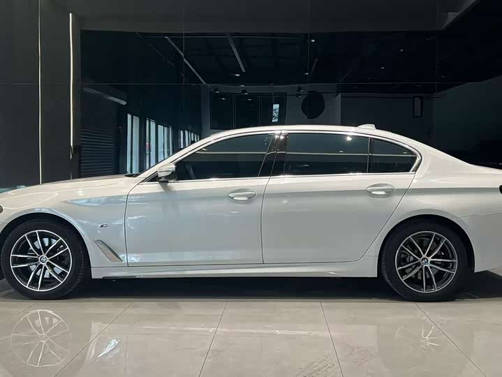 BMW 5 Series, 2023 — фото 4 из 9