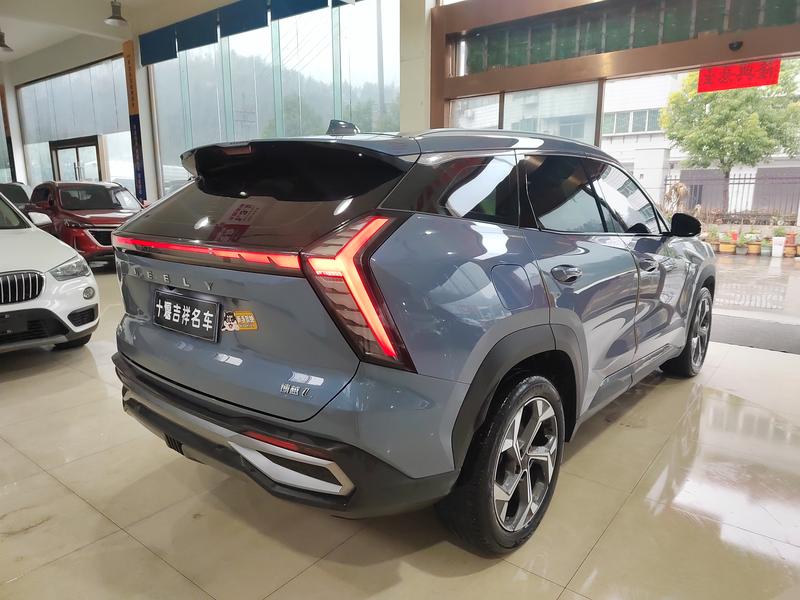Geely Atlas L, 2023 — фото 6 из 10