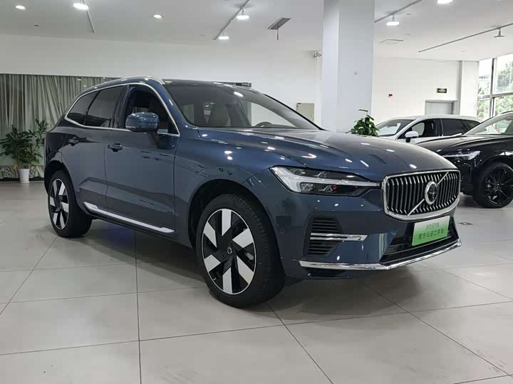 Volvo XC60 Hybrid, 2025 — фото 2 из 9