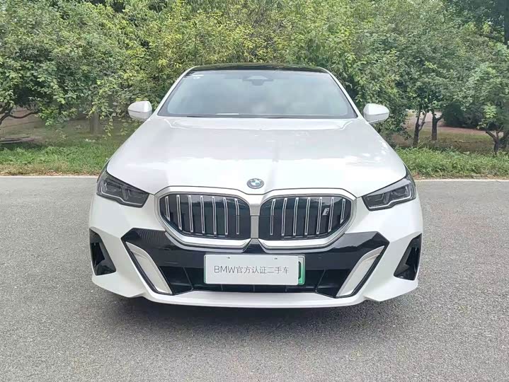 BMW i5, 2025 — фото 2 из 9