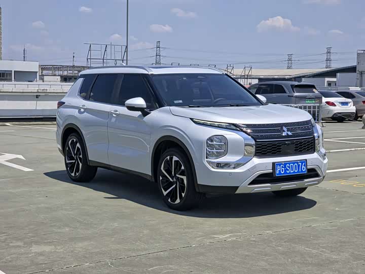 Mitsubishi Outlander, 2022 — фото 3 из 9