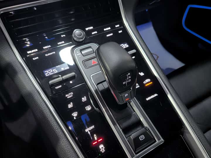 Porsche Panamera, 2023 — фото 8 из 9