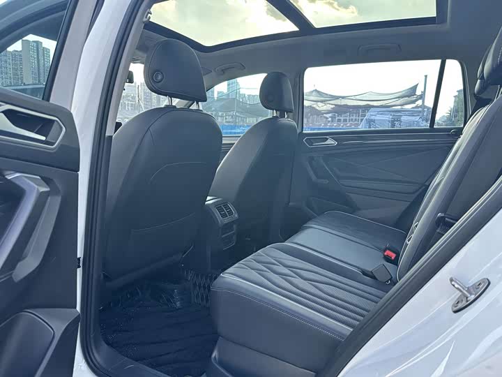 Volkswagen Tiguan L Pro, 2023 — фото 6 из 9