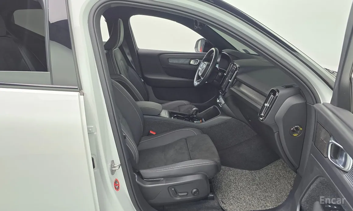 Volvo XC40, 2021 — фото 11 из 12