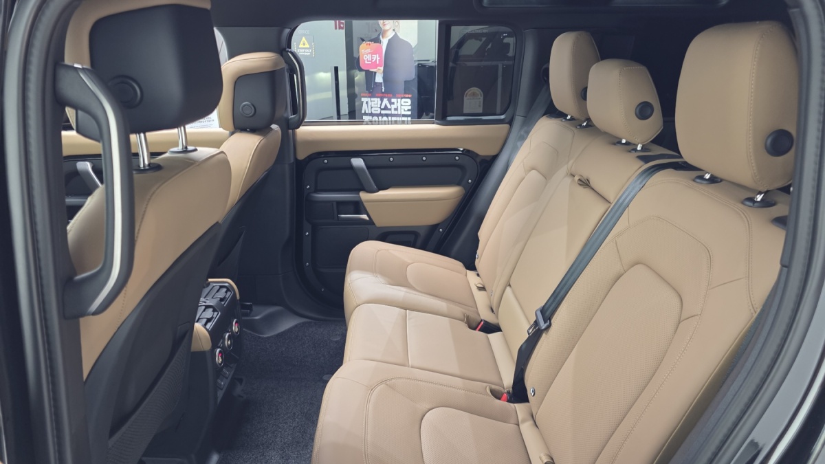 Land Rover Defender, 2025 — фото 4 из 12