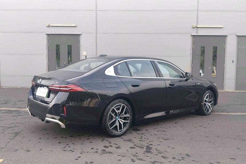 BMW i5, 2025 — фото 4 из 8