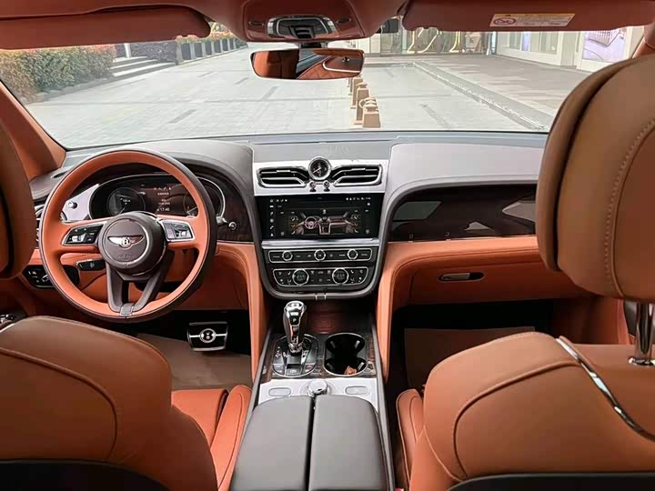 Bentley Bentayga, 2022 — фото 7 из 9
