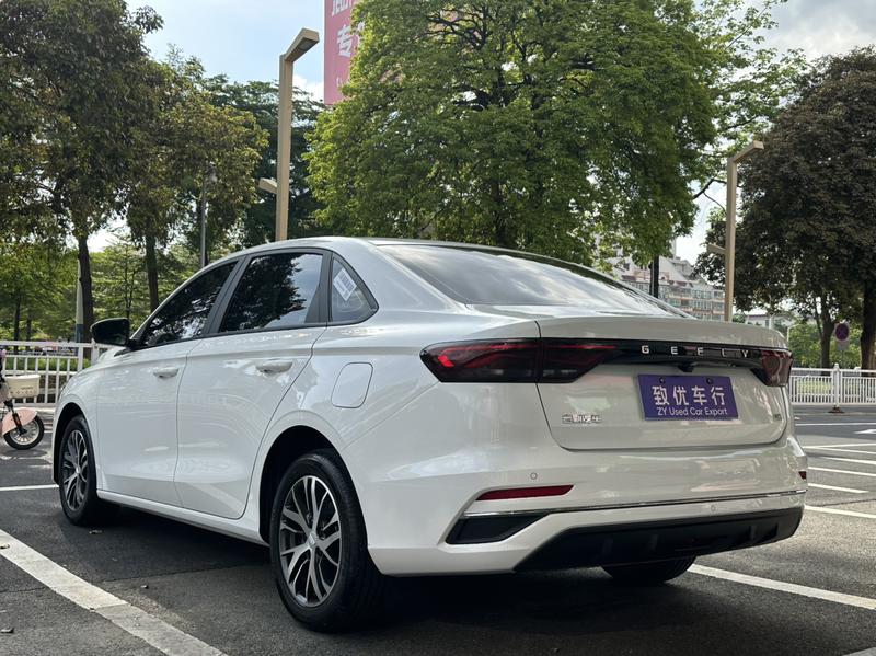 Geely Emgrand, 2024 — фото 4 из 12