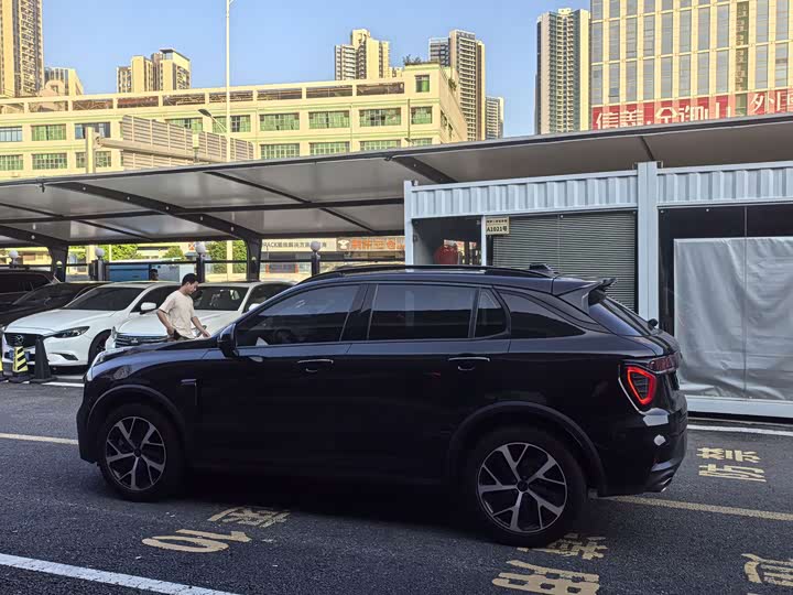 Lynk & Co 01 EM-P Hybrid, 2021 — фото 7 из 9