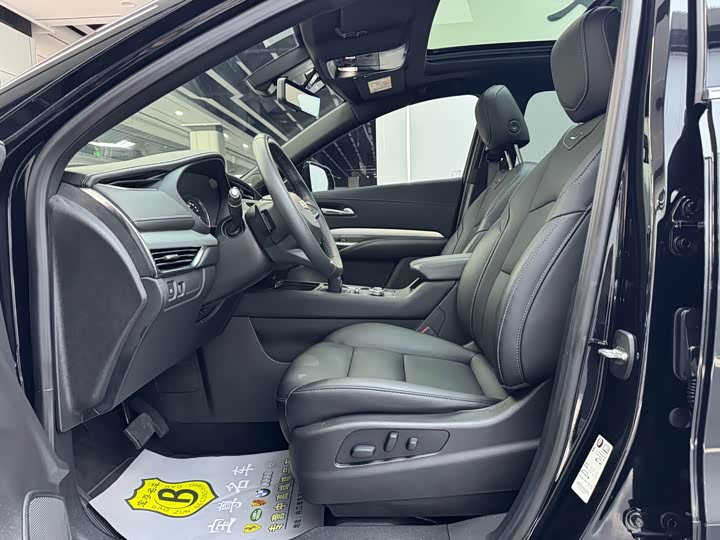 Cadillac XT4, 2022 — фото 7 из 9