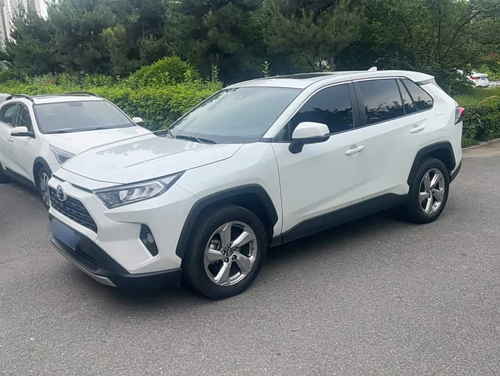 Toyota RAV4, 2022 — купить в Иванове под ключ