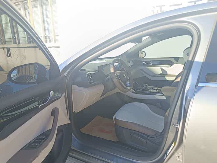 BYD Qin Plus, 2023 — фото 6 из 9