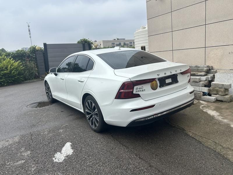 Volvo S60, 2023 — фото 4 из 9