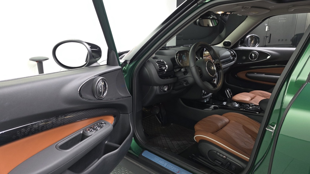 Mini Clubman, 2023 — фото 9 из 12